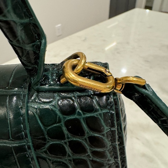 Hourglass SMALL Green Embossed - Picture 3 of 10